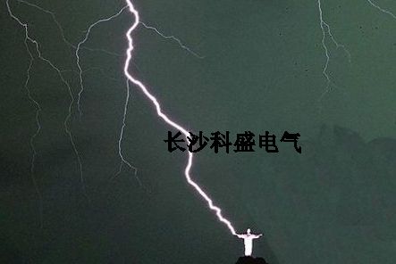 巴西號稱全球閃電次數(shù)最多的國家，當(dāng)遇到這個城市，就只能認(rèn)慫